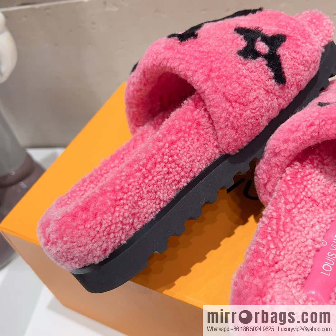 🐰🐰(Top version) Louis vuitton 2023 new wool slippers fine soft wool, grade 1 quality 🔝 pure fur