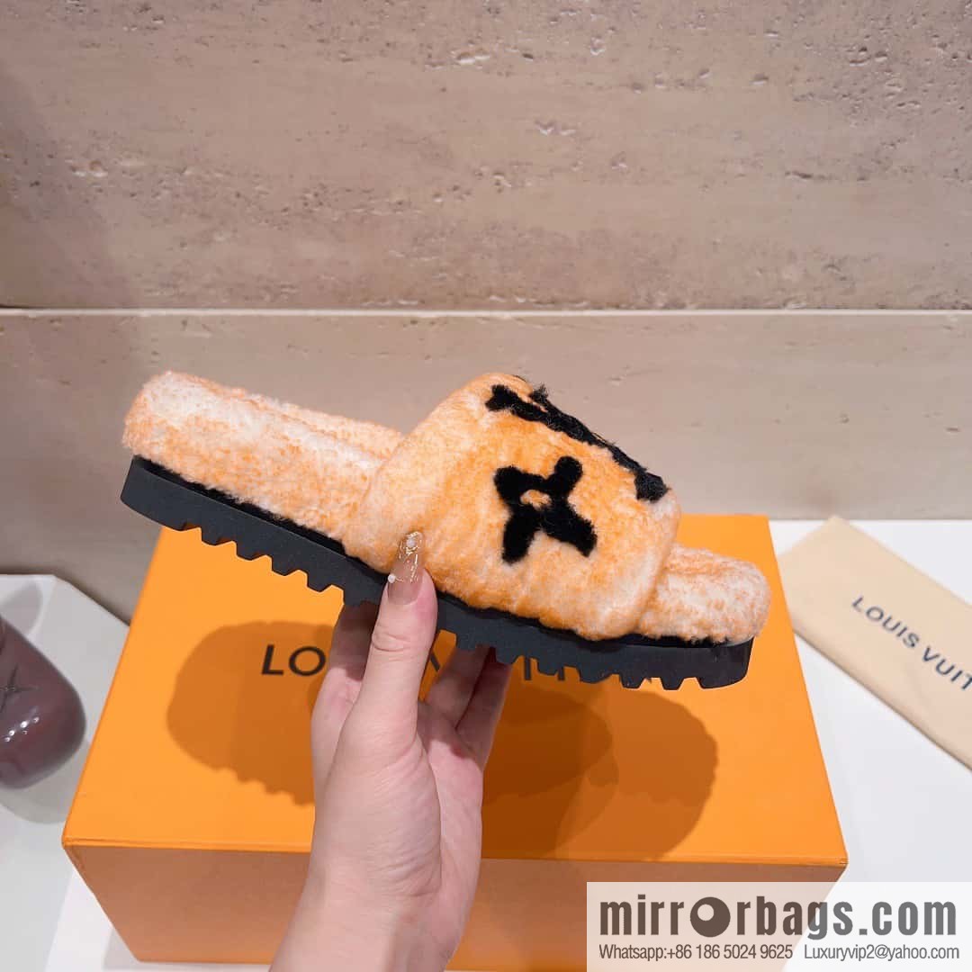 🐰🐰(Top version) Louis vuitton 2023 new wool slippers fine soft wool, grade 1 quality 🔝 pure fur