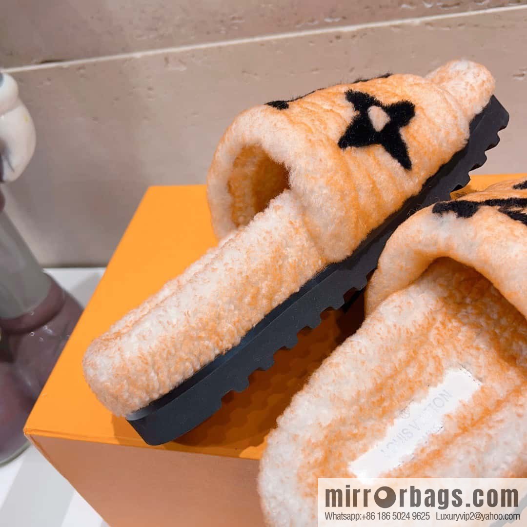 🐰🐰(Top version) Louis vuitton 2023 new wool slippers fine soft wool, grade 1 quality 🔝 pure fur