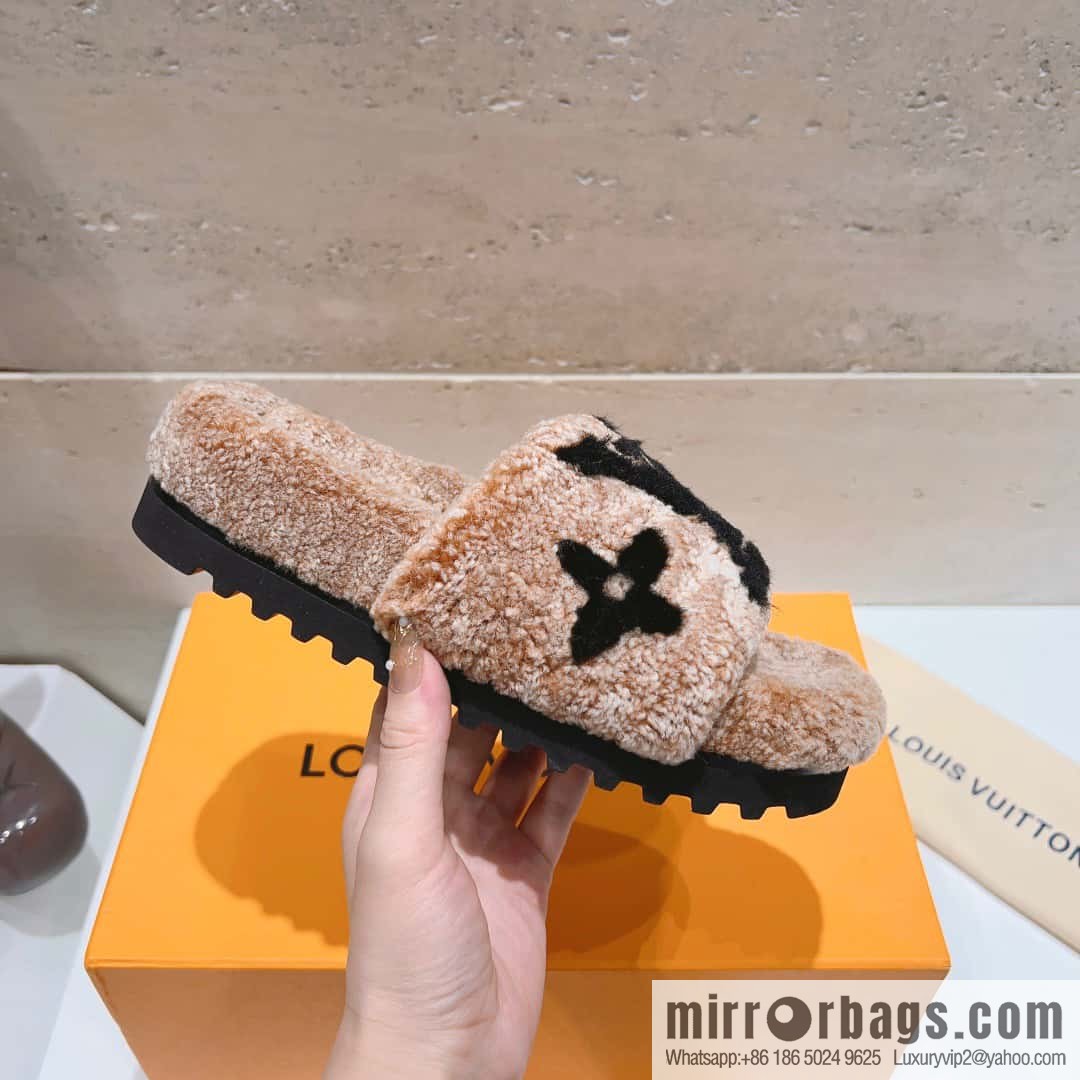 🐰🐰(Top version) Louis vuitton 2023 new wool slippers fine soft wool, grade 1 quality 🔝 pure fur