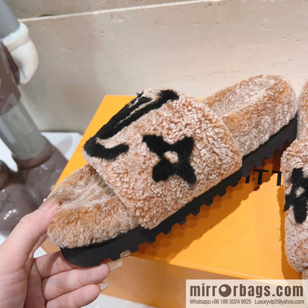 🐰🐰(Top version) Louis vuitton 2023 new wool slippers fine soft wool, grade 1 quality 🔝 pure fur