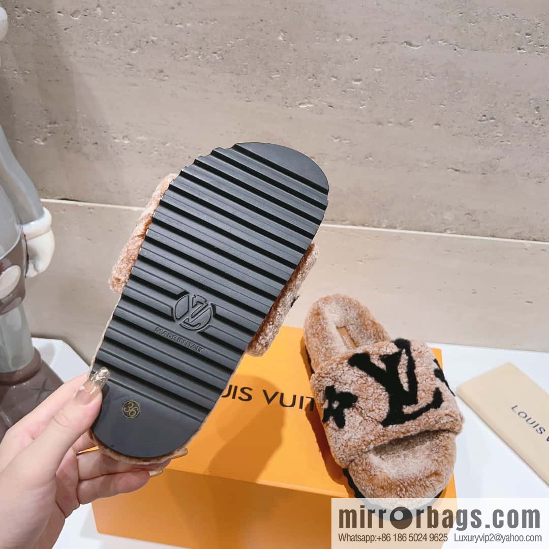 🐰🐰(Top version) Louis vuitton 2023 new wool slippers fine soft wool, grade 1 quality 🔝 pure fur