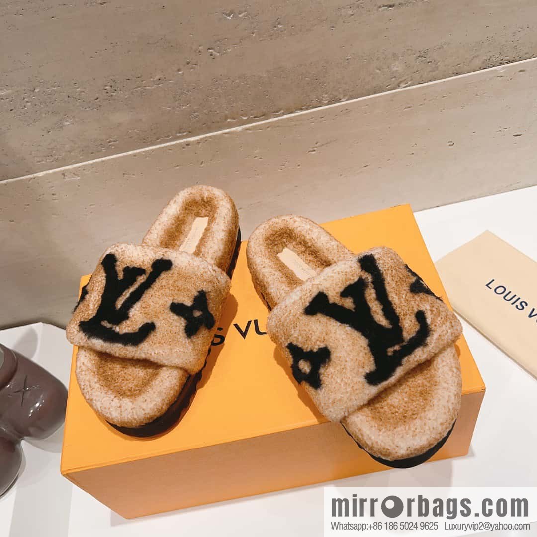 🐰🐰(Top version) Louis vuitton 2023 new wool slippers fine soft wool, grade 1 quality 🔝 pure fur