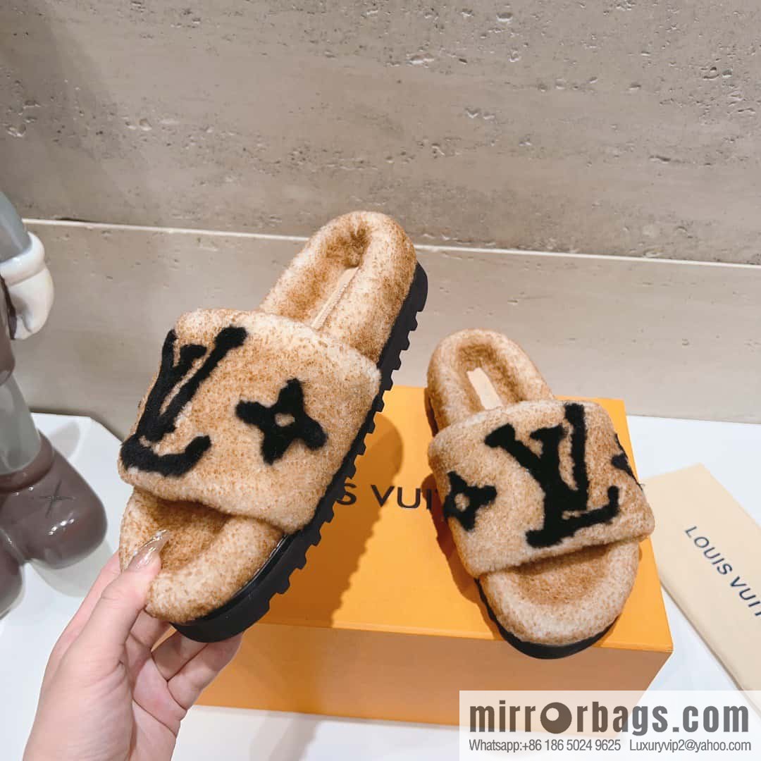 🐰🐰(Top version) Louis vuitton 2023 new wool slippers fine soft wool, grade 1 quality 🔝 pure fur