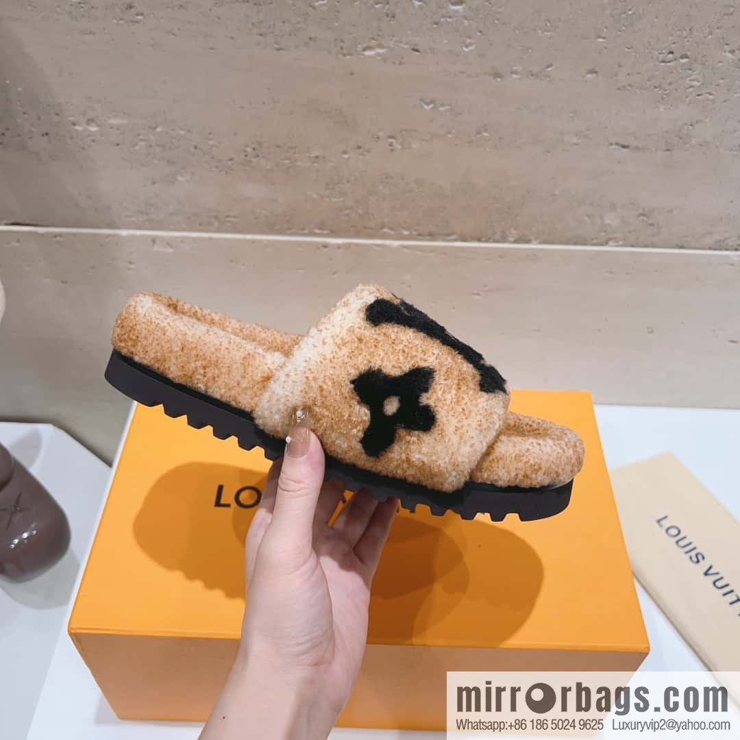 🐰🐰(Top version) Louis vuitton 2023 new wool slippers fine soft wool, grade 1 quality 🔝 pure fur