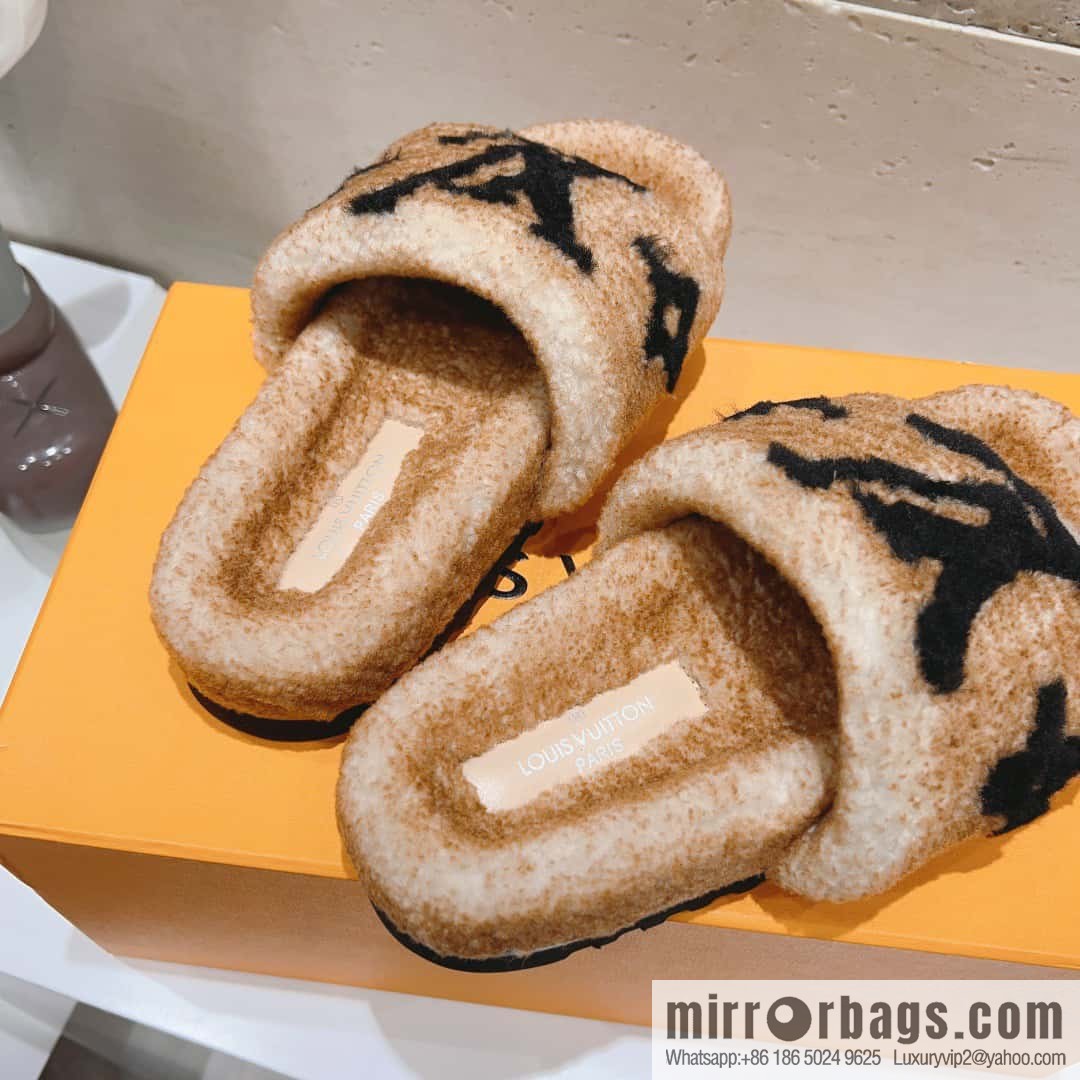 🐰🐰(Top version) Louis vuitton 2023 new wool slippers fine soft wool, grade 1 quality 🔝 pure fur
