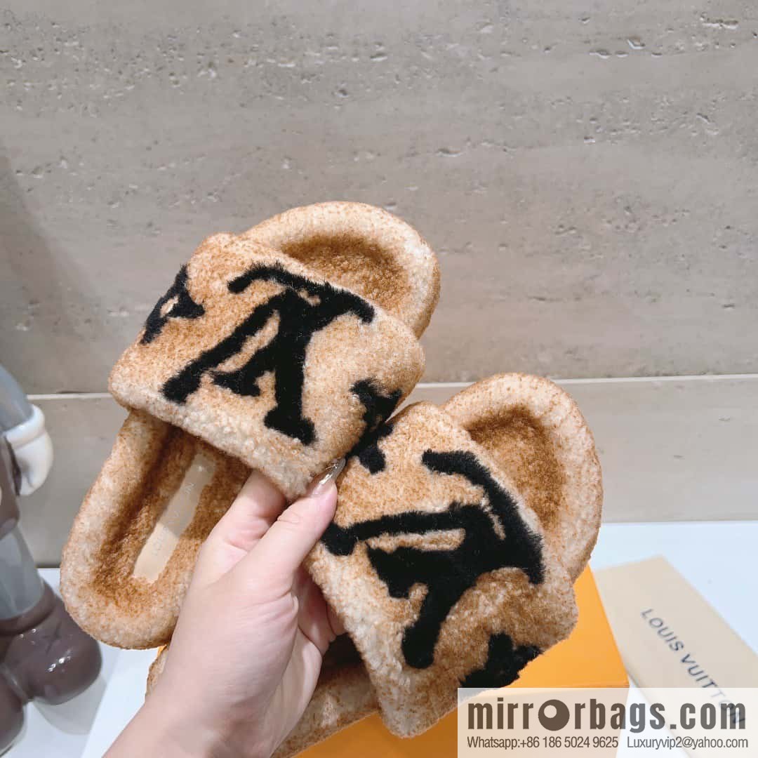🐰🐰(Top version) Louis vuitton 2023 new wool slippers fine soft wool, grade 1 quality 🔝 pure fur