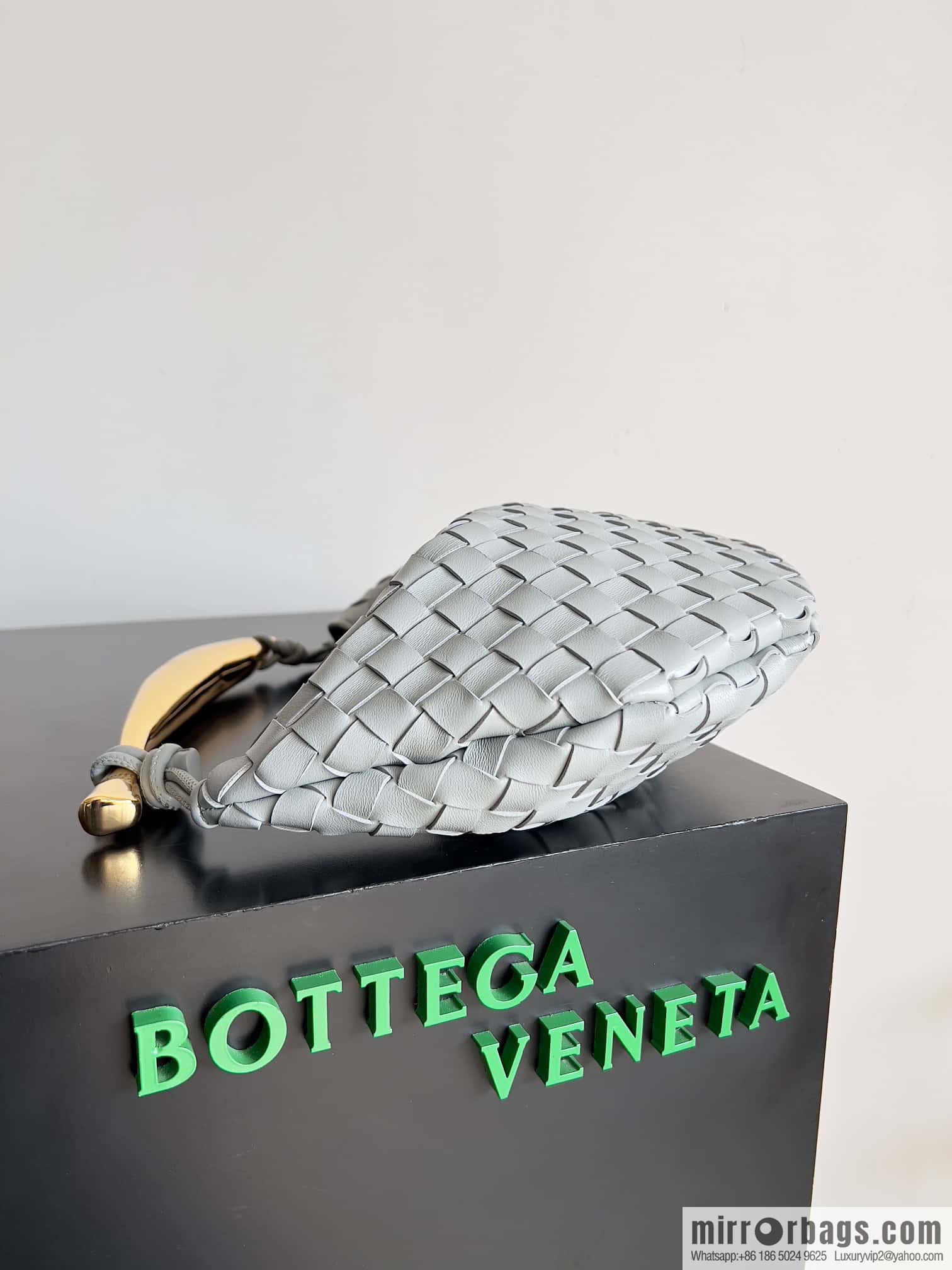 BottegaVeneta2023 spring and summer new, Baodiejia Bv mini sardines SARDINE agate gray, model number: 716082 large