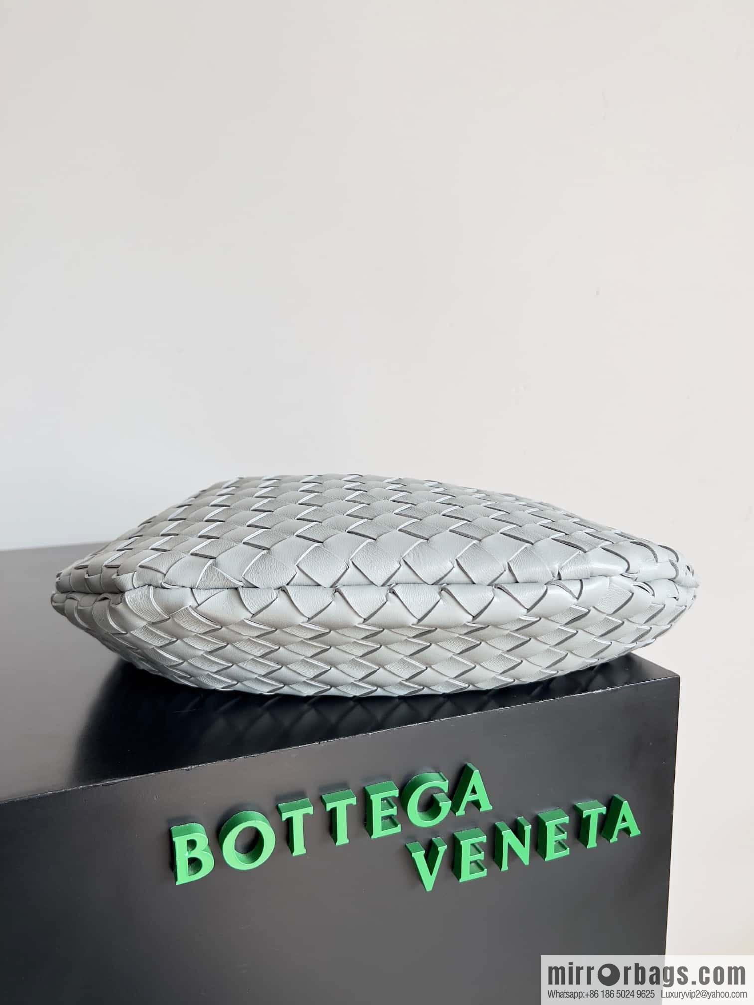 BottegaVeneta2023 spring and summer new, Baodiejia Bv mini sardines SARDINE agate gray, model number: 716082 large