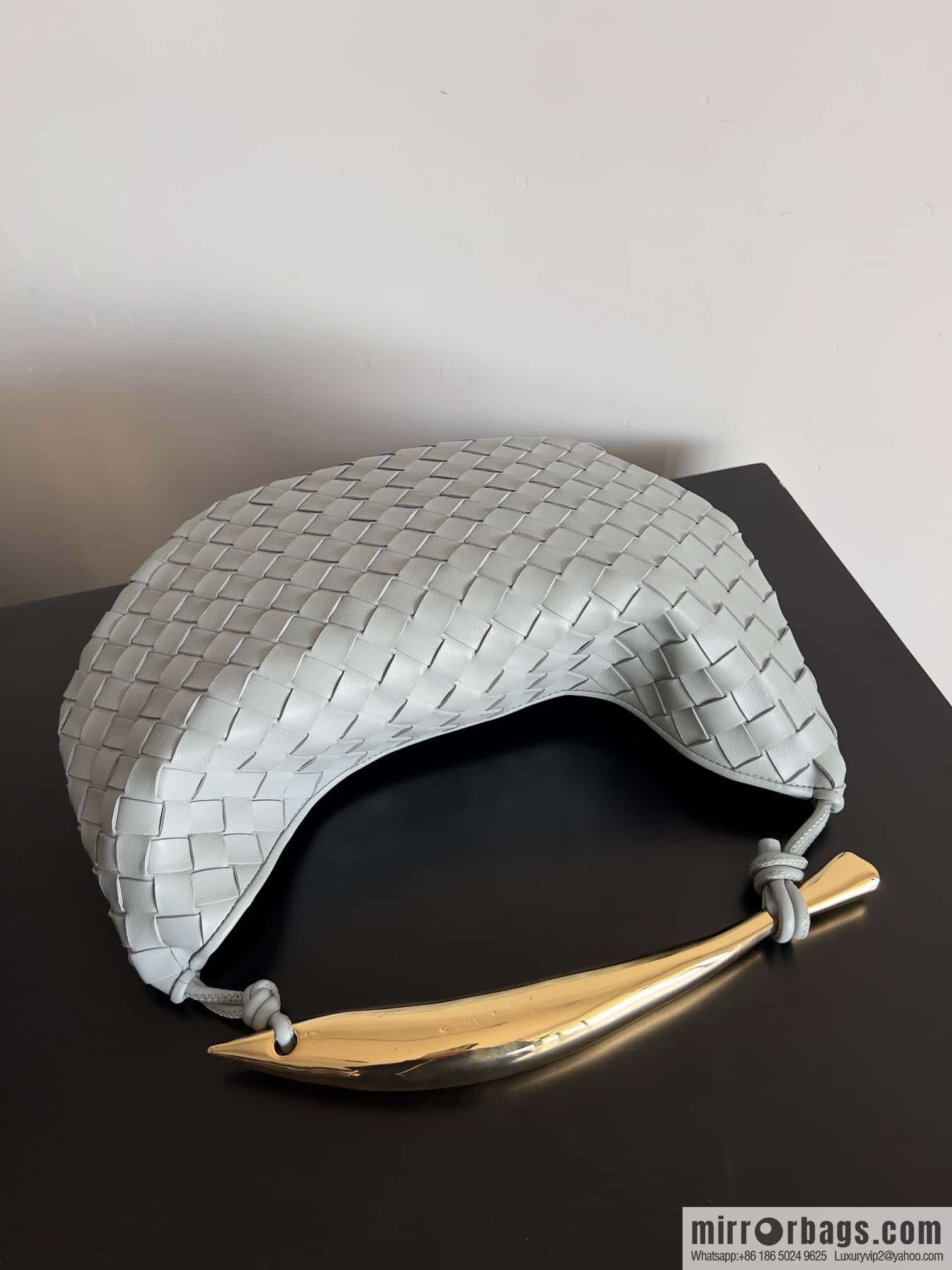 BottegaVeneta2023 spring and summer new, Baodiejia Bv mini sardines SARDINE agate gray, model number: 716082 large