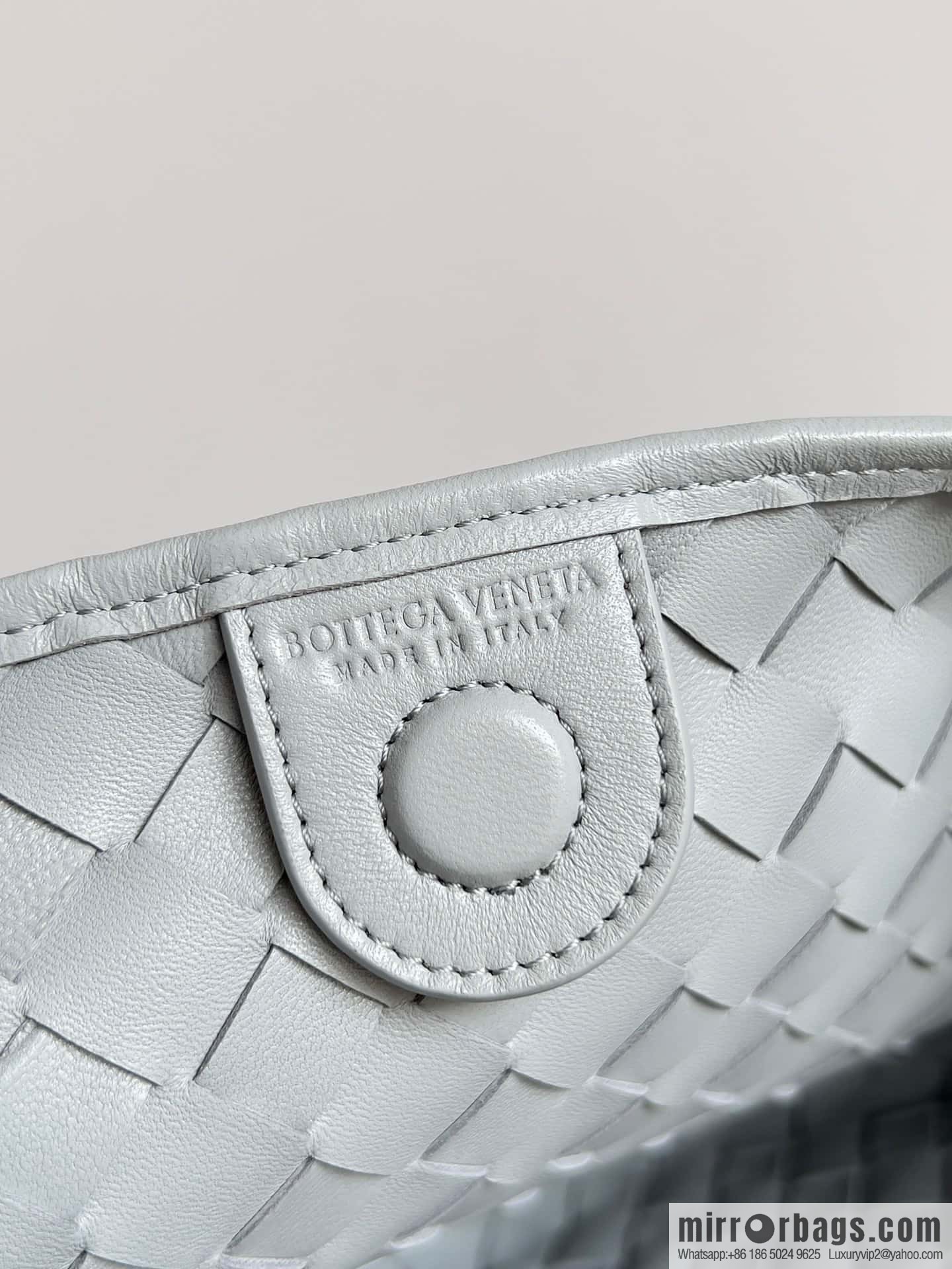 BottegaVeneta2023 spring and summer new, Baodiejia Bv mini sardines SARDINE agate gray, model number: 716082 large