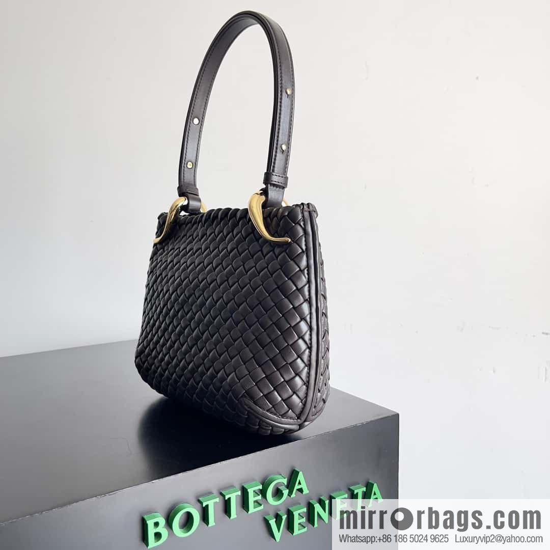 BV early spring new Clicker circular arc bag lamb woven leather, model number: 730968 chocolate color