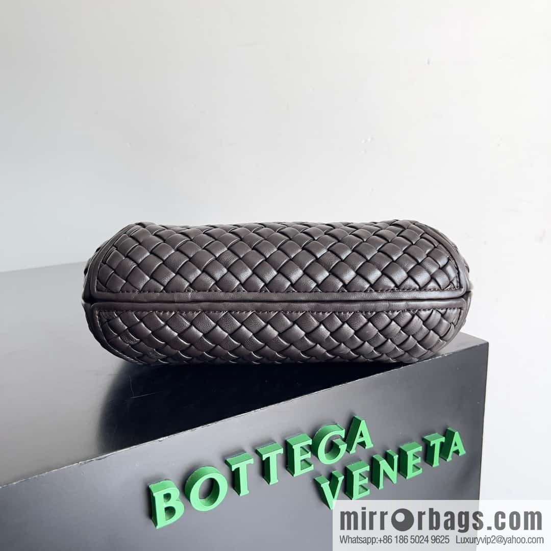BV early spring new Clicker circular arc bag lamb woven leather, model number: 730968 chocolate color
