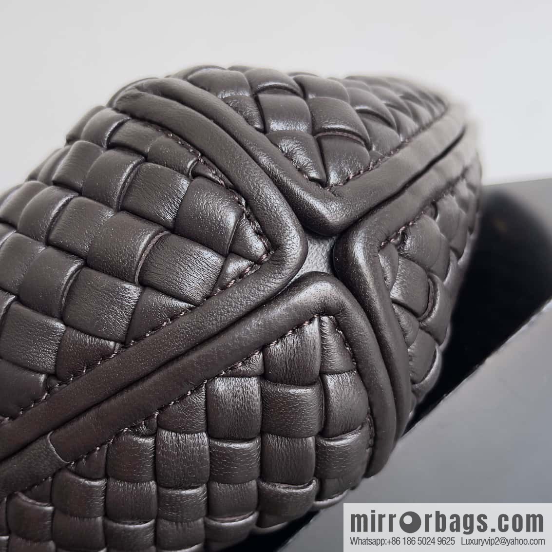 BV early spring new Clicker circular arc bag lamb woven leather, model number: 730968 chocolate color