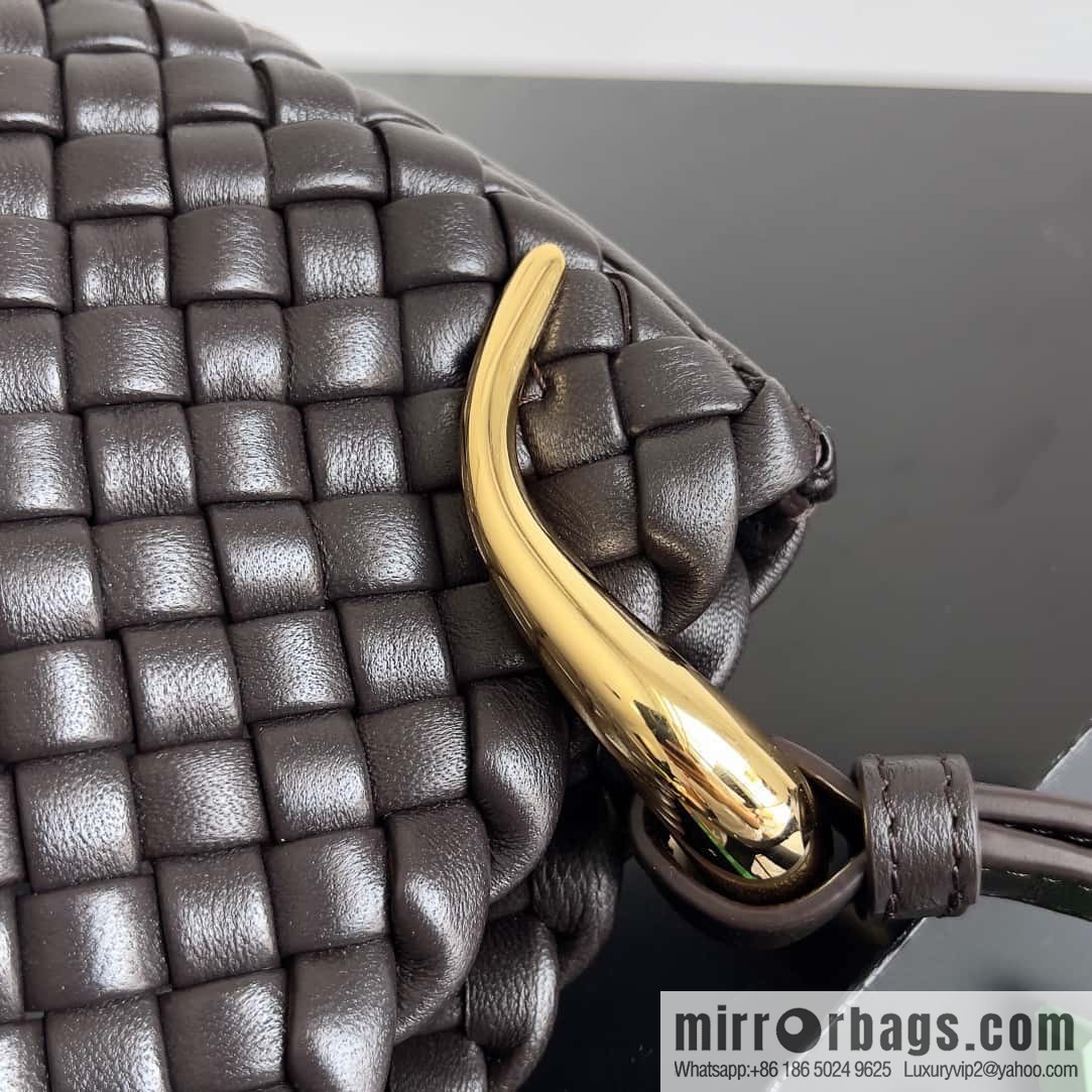 BV early spring new Clicker circular arc bag lamb woven leather, model number: 730968 chocolate color