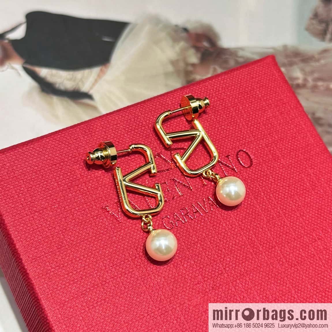 ❗️New ❗️ New ☑️ Valentino gold pearl stud earrings