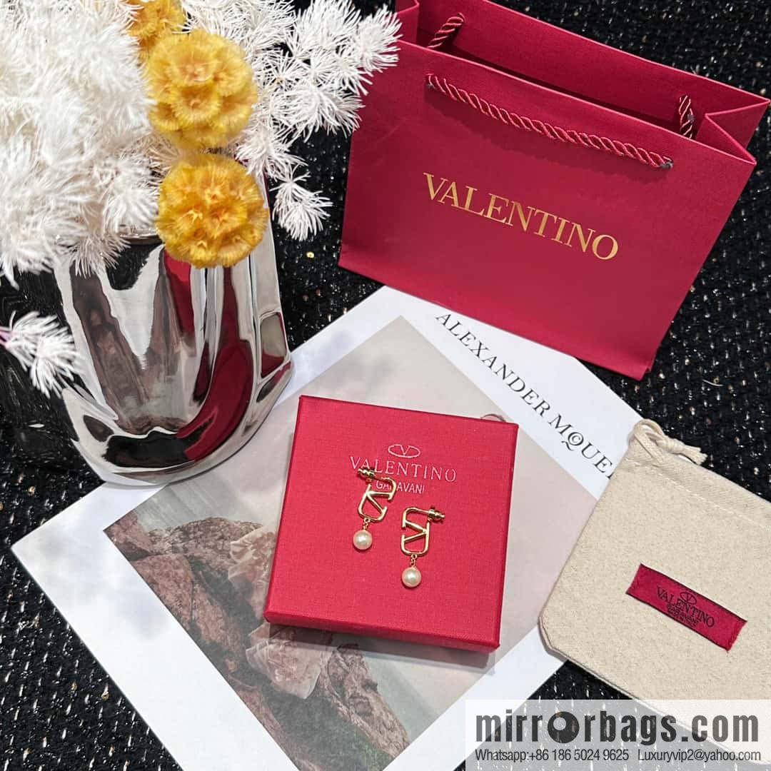 ❗️New ❗️ New ☑️ Valentino gold pearl stud earrings