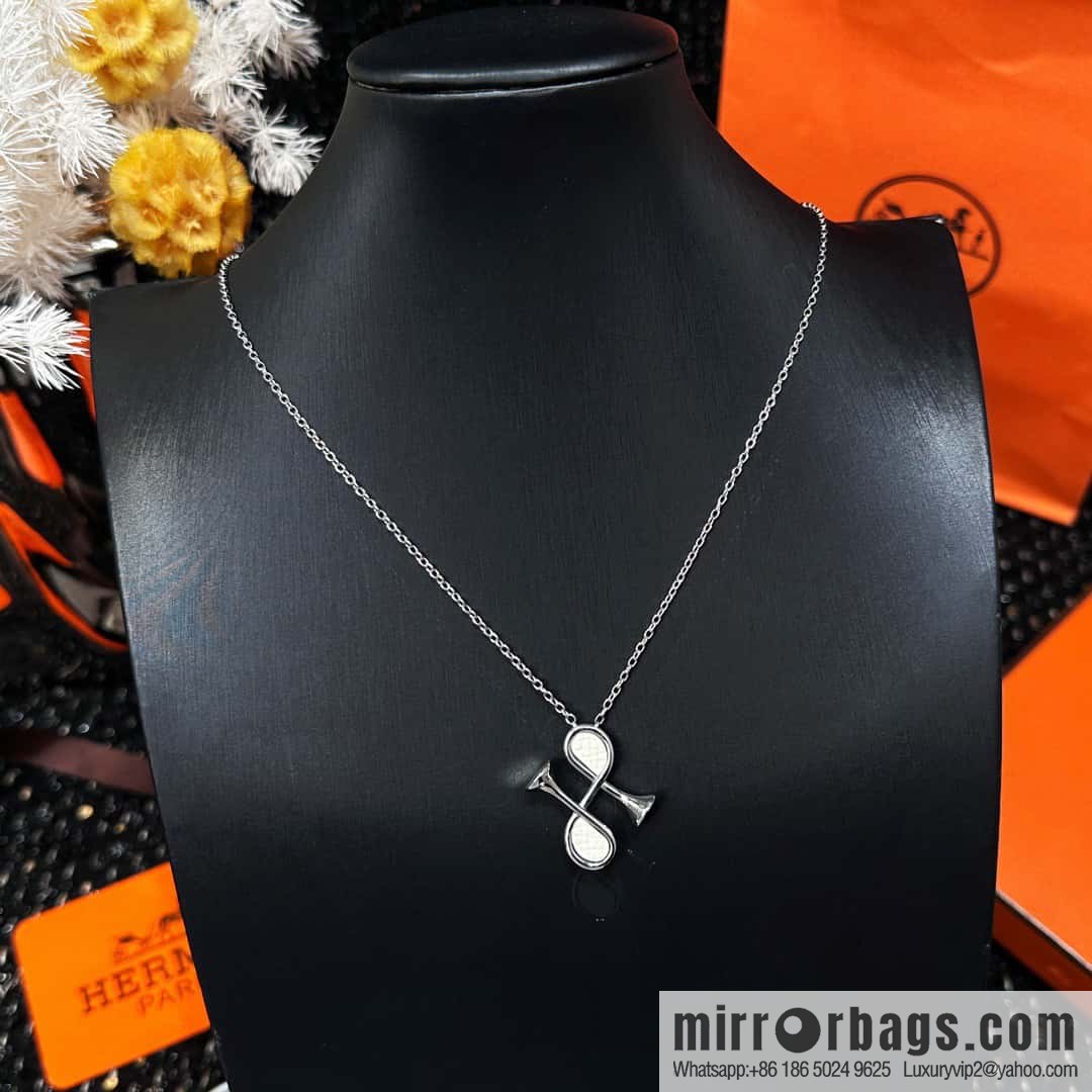 ❗New ❗ ☀ HERMES Cor H small horn necklace ☀