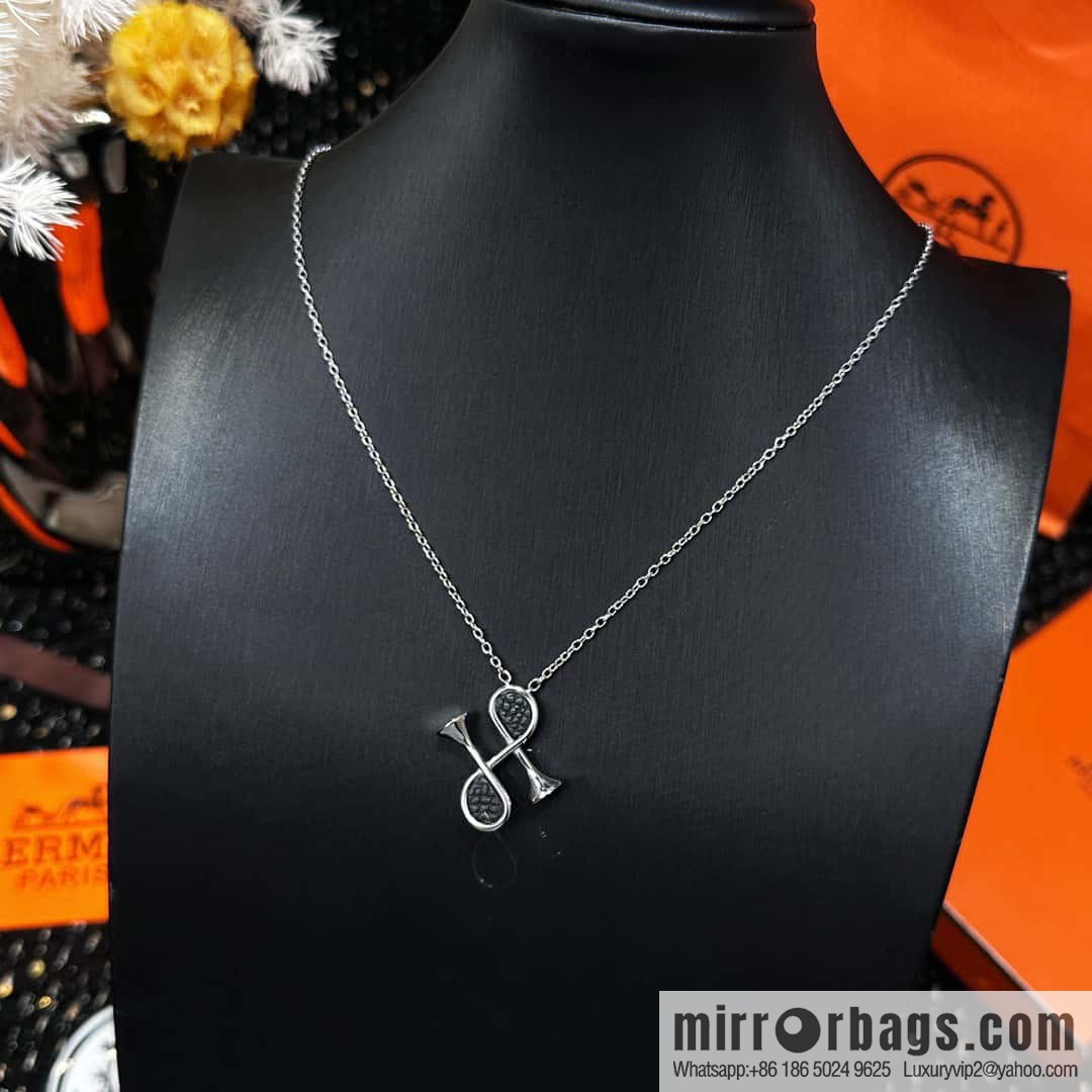 ❗New ❗ ☀ HERMES Cor H small horn necklace ☀