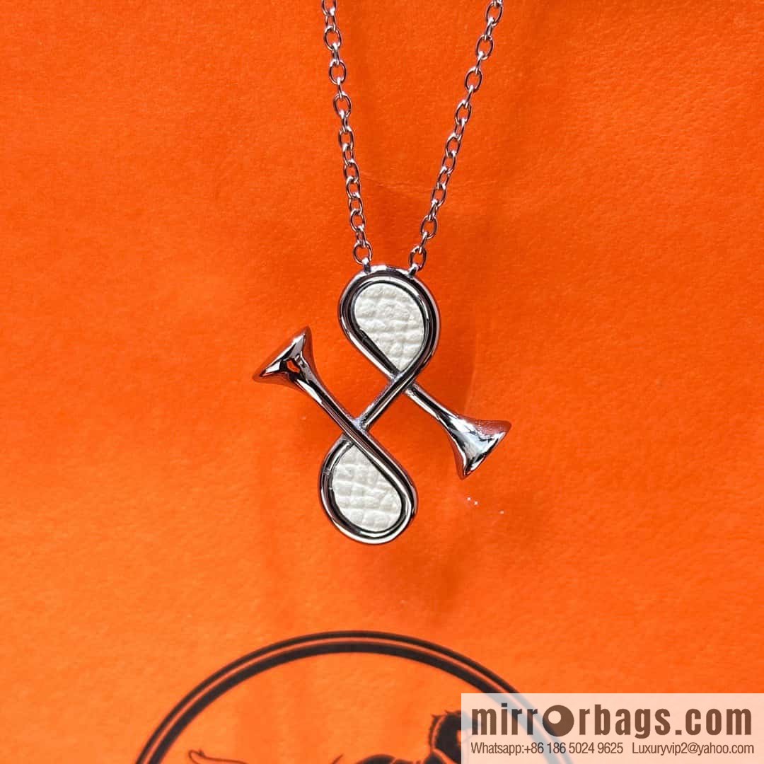 ❗New ❗ ☀ HERMES Cor H small horn necklace ☀