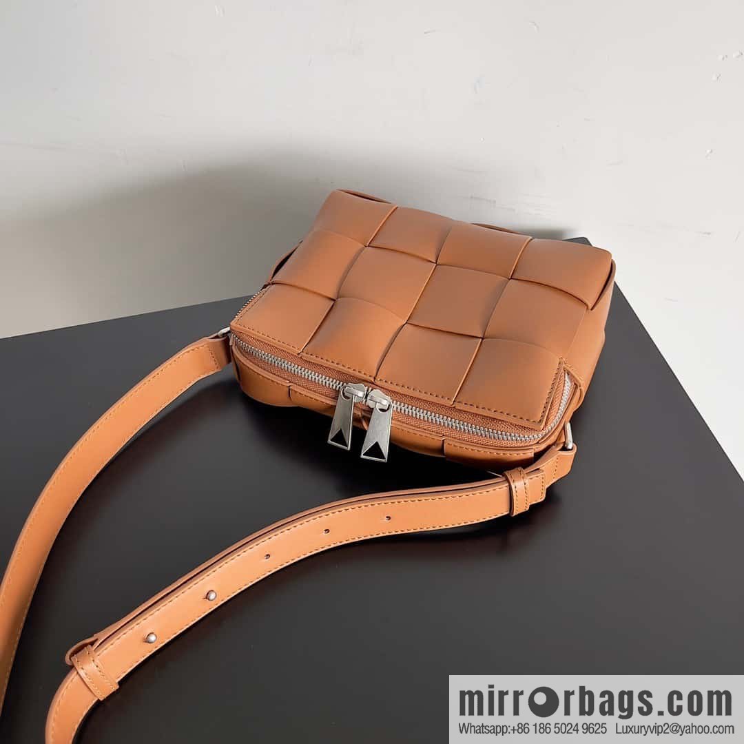 BV Men's Camera Bag BV Men's 2023 SS Pre Spring New Camera, Model Number: 730027
