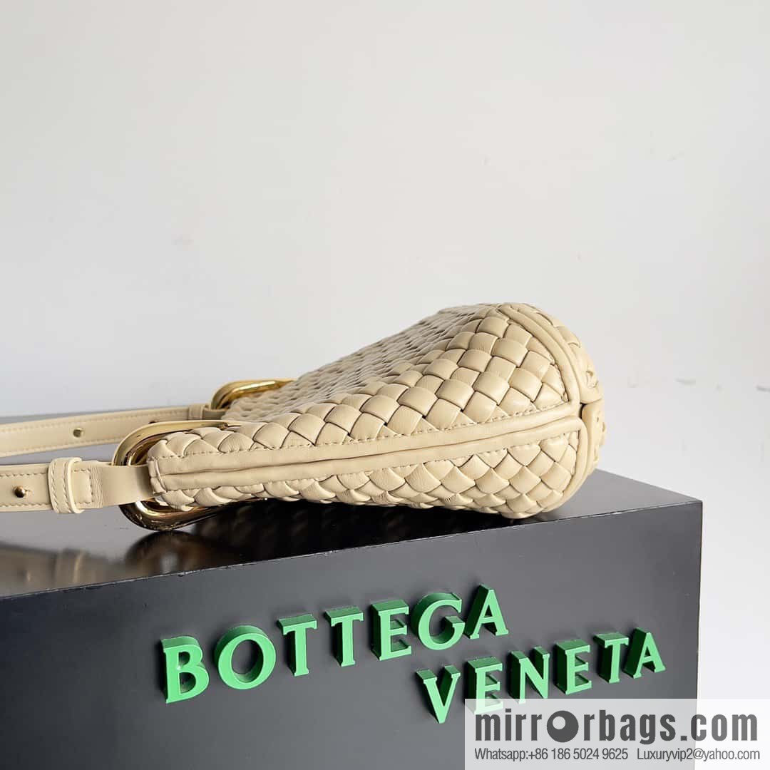 BV early spring new Clicker circular arc bag lamb woven leather, model number: 730968 oat color