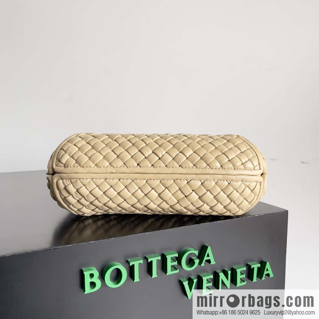 BV early spring new Clicker circular arc bag lamb woven leather, model number: 730968 oat color