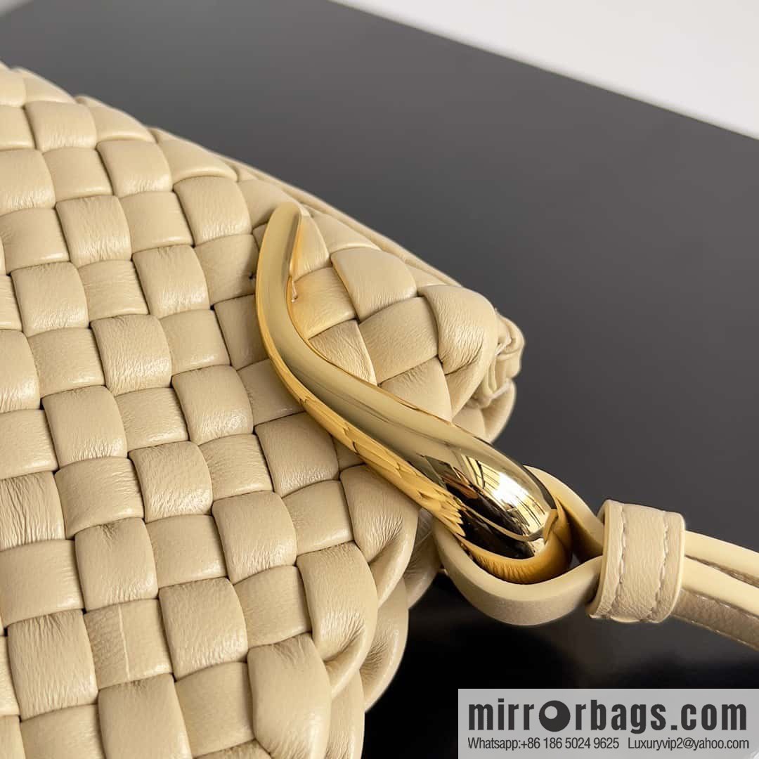 BV early spring new Clicker circular arc bag lamb woven leather, model number: 730968 oat color
