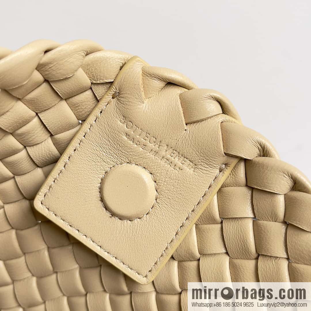 BV early spring new Clicker circular arc bag lamb woven leather, model number: 730968 oat color