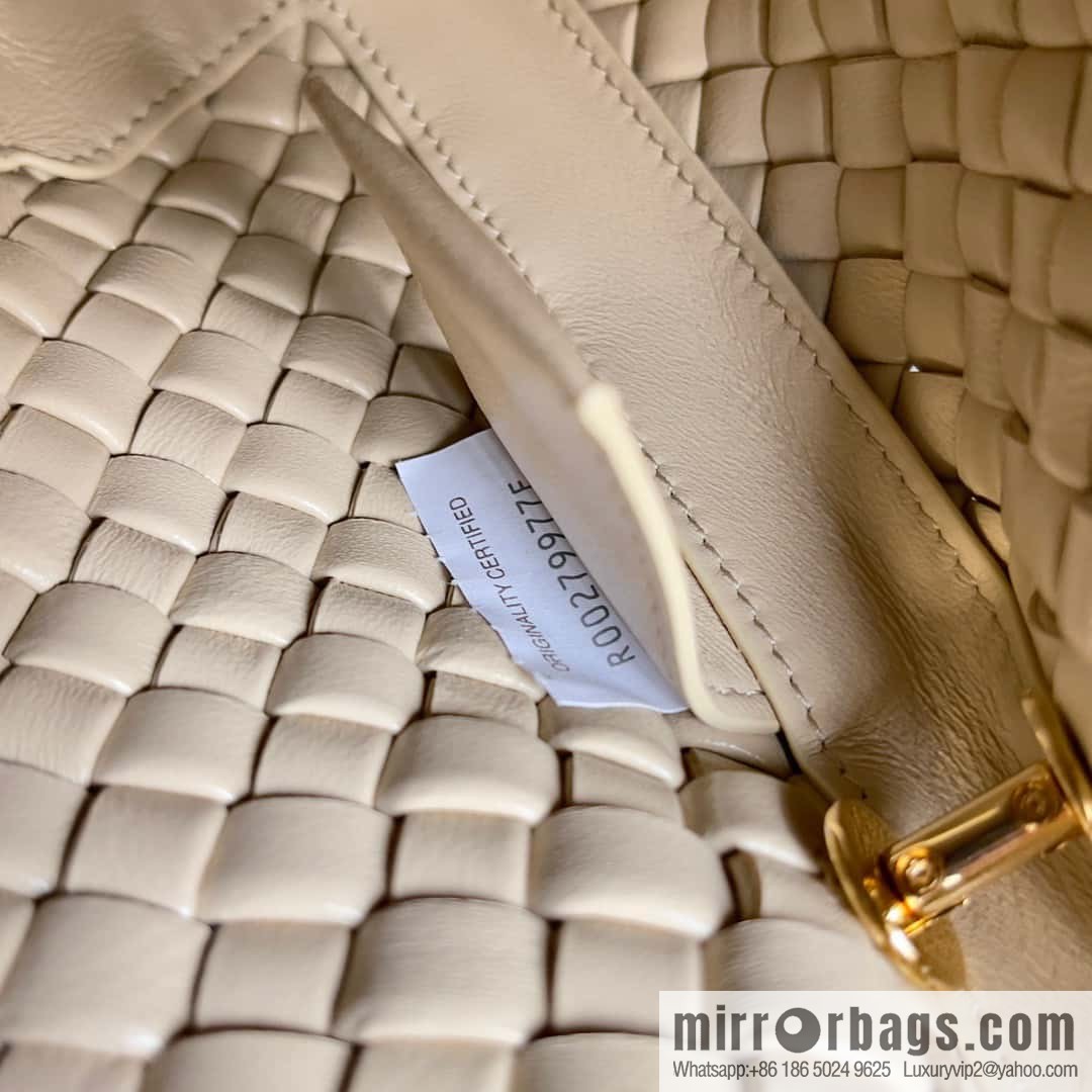 BV early spring new Clicker circular arc bag lamb woven leather, model number: 730968 oat color
