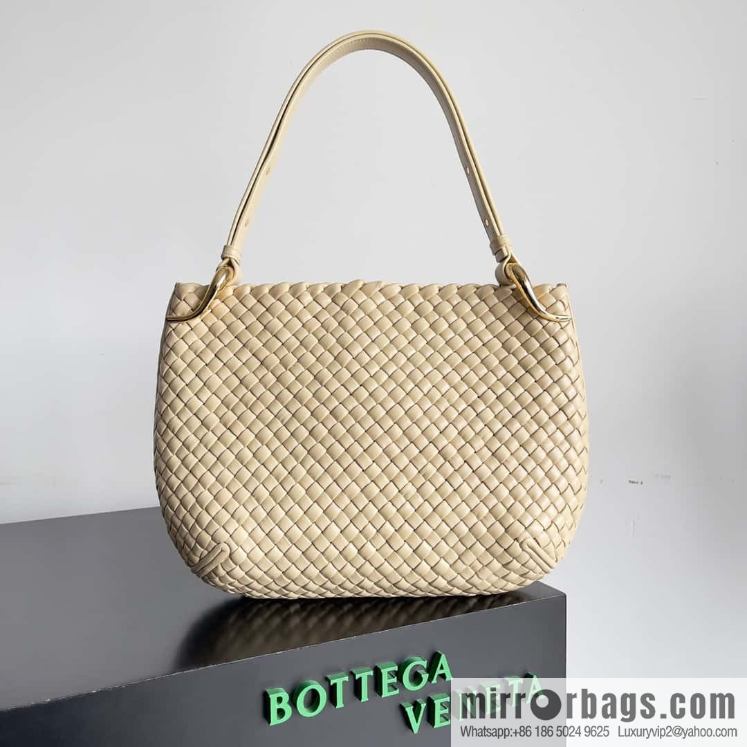 BV #CLICKER Bv 2023 Early Spring New Clicker Lamb woven tote bag model number 730969 Oat color