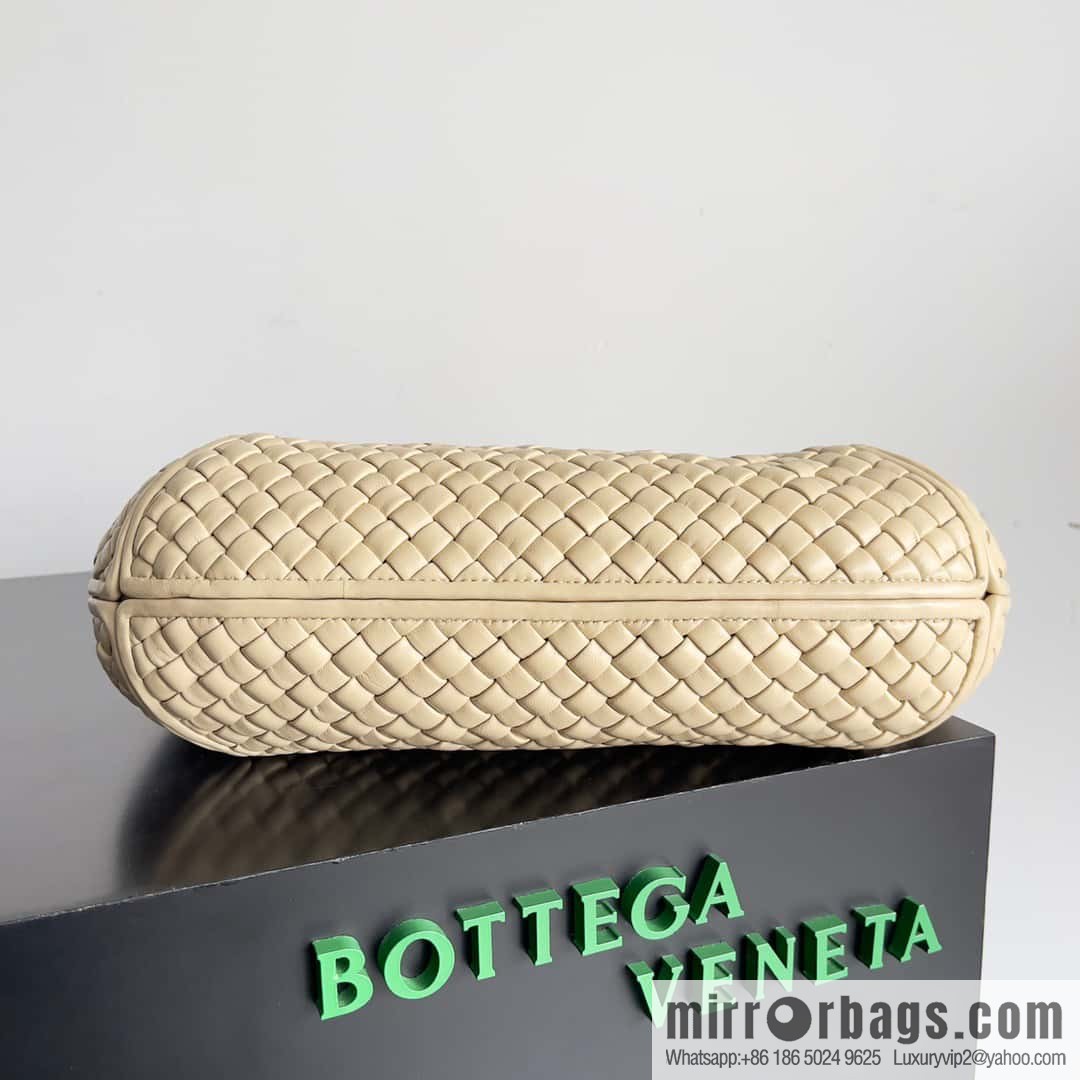 BV #CLICKER Bv 2023 Early Spring New Clicker Lamb woven tote bag model number 730969 Oat color
