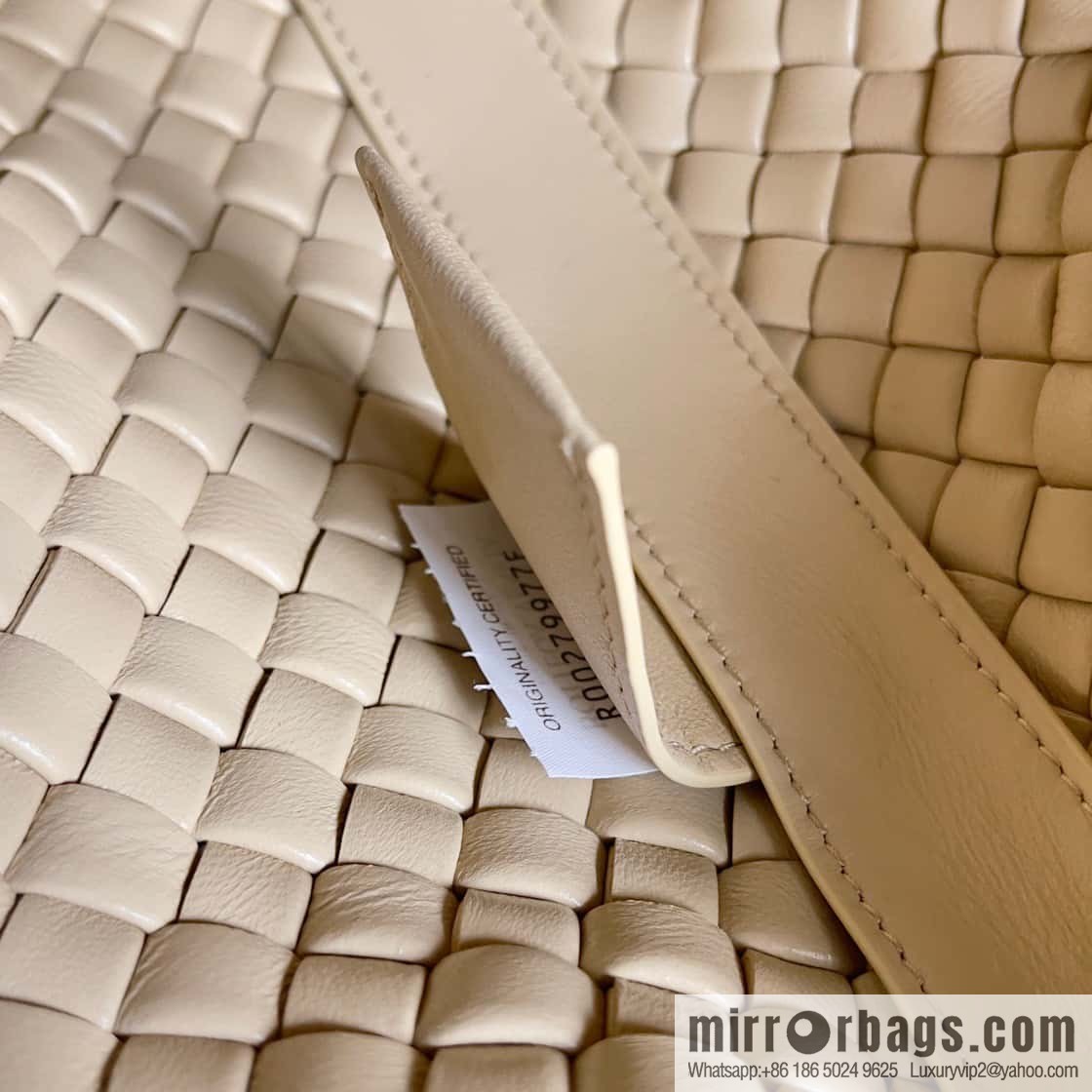 BV #CLICKER Bv 2023 Early Spring New Clicker Lamb woven tote bag model number 730969 Oat color