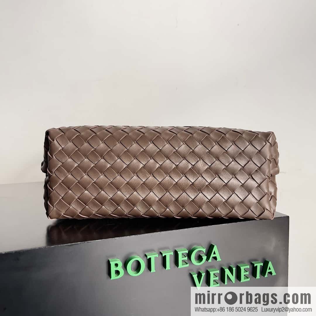 BV Bottega Veneta2023 New Andiamo Woven Handbag, Medium, Model: 743572 Candy Brown