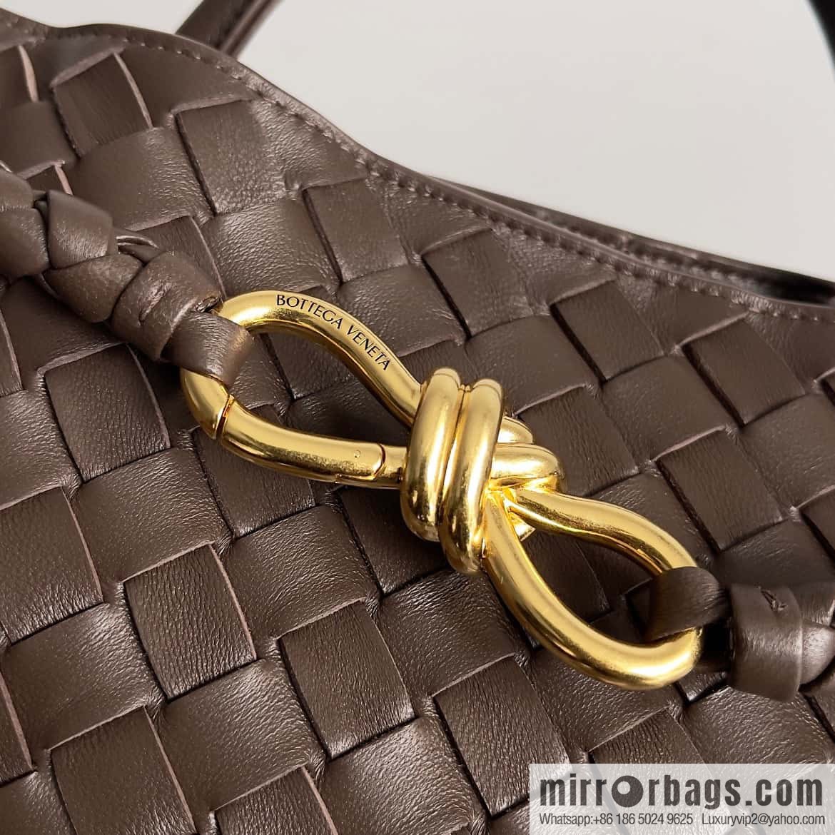 BV Bottega Veneta2023 New Andiamo Woven Handbag, Medium, Model: 743572 Candy Brown