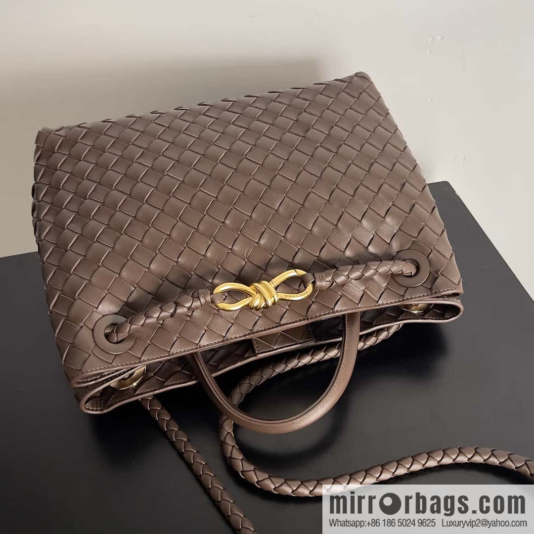 BV Bottega Veneta2023 New Andiamo Woven Handbag, Medium, Model: 743572 Candy Brown