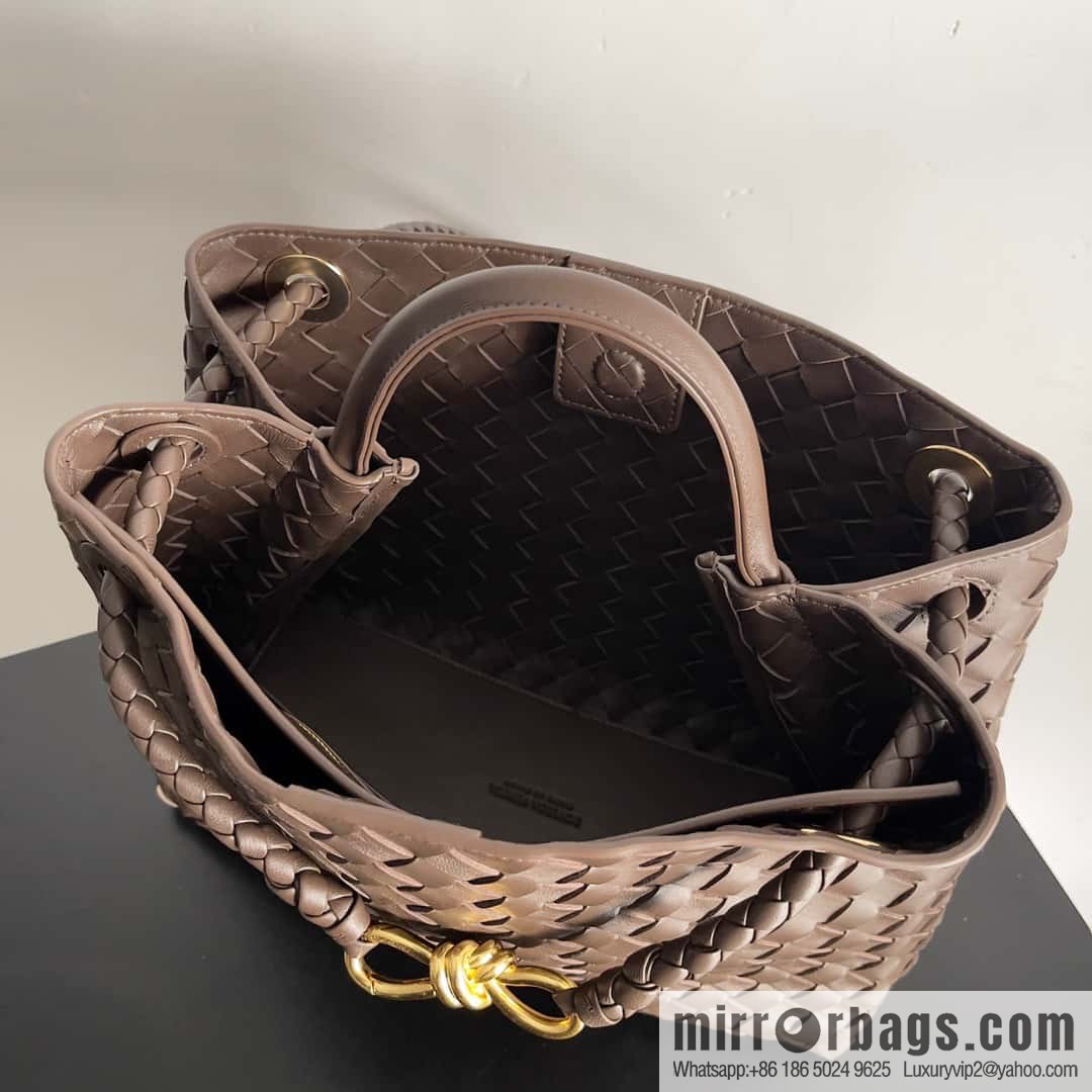 BV Bottega Veneta2023 New Andiamo Woven Handbag, Medium, Model: 743572 Candy Brown
