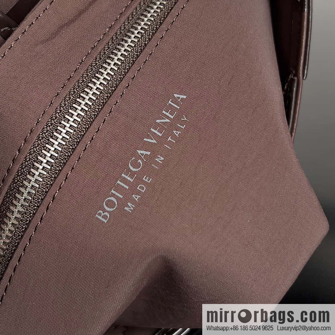 Bottega Veneta's new Cassette collection Men's fashion number: 667298