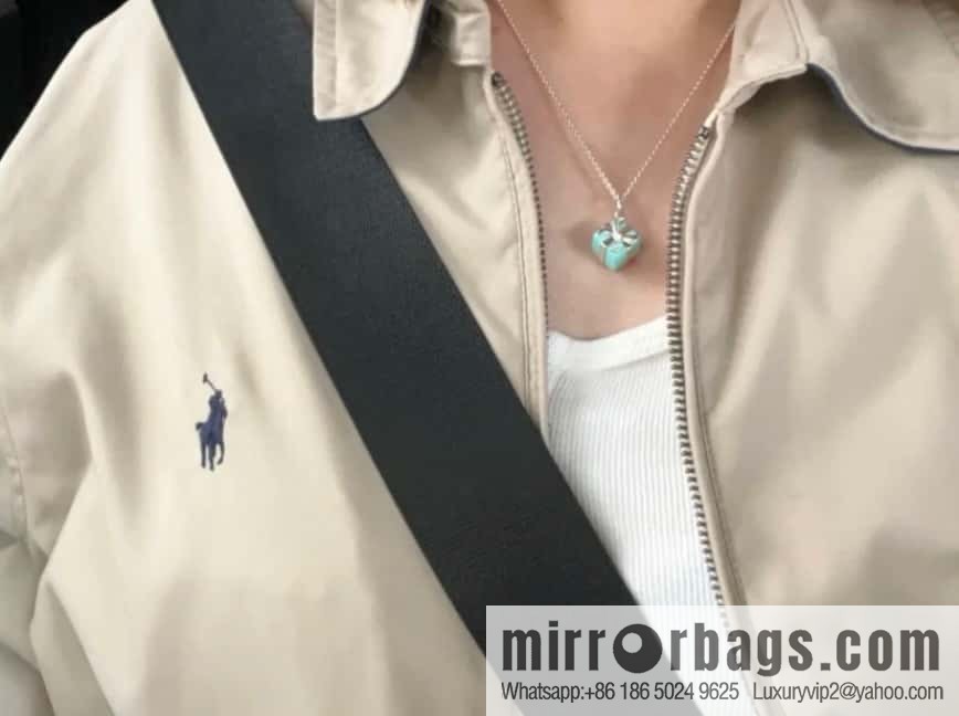 ❗️New ❗️ New ☑️ TIFFANY & Co. gift box necklace