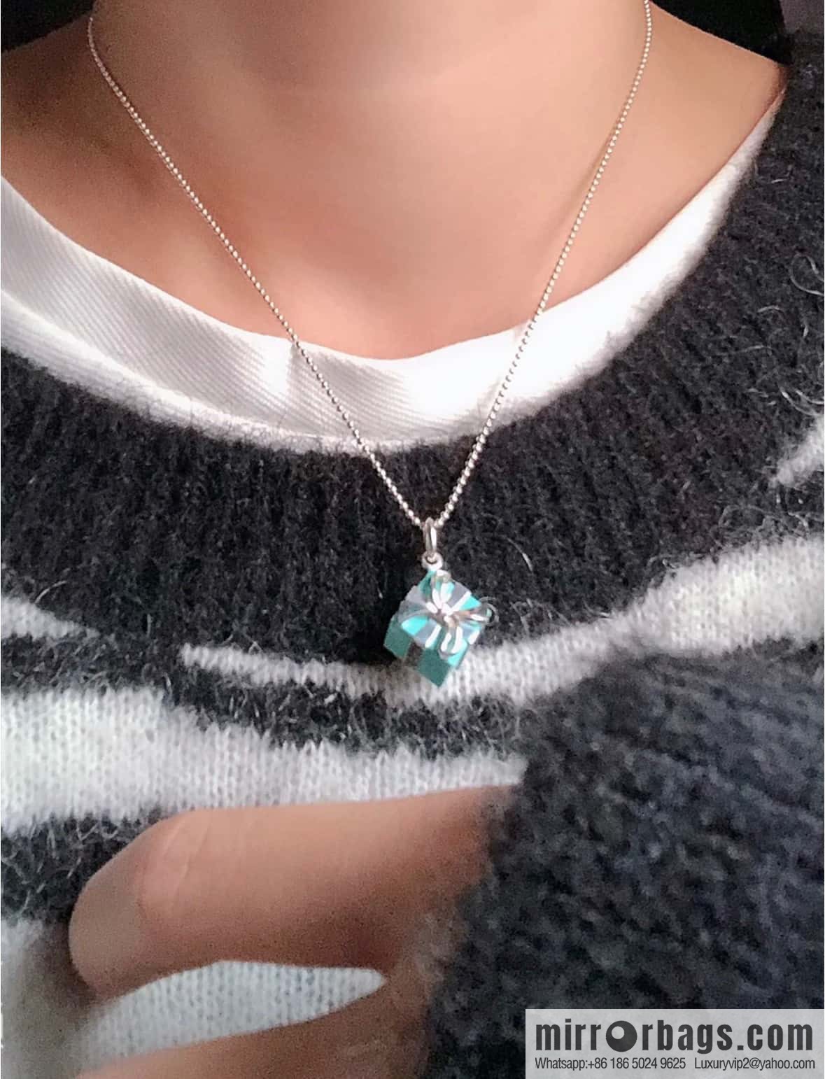 ❗️New ❗️ New ☑️ TIFFANY & Co. gift box necklace