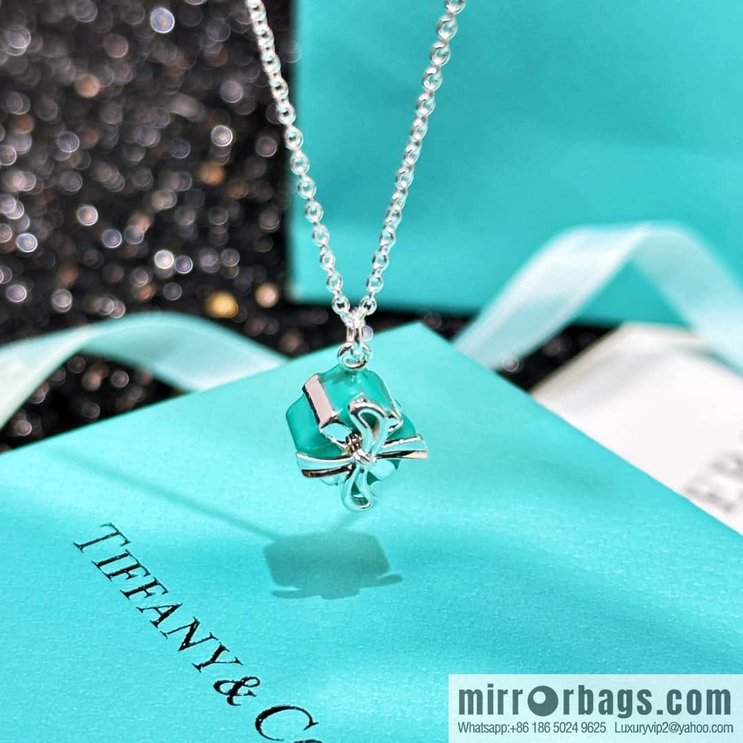 ❗️New ❗️ New ☑️ TIFFANY & Co. gift box necklace