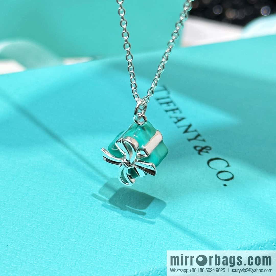 ❗️New ❗️ New ☑️ TIFFANY & Co. gift box necklace