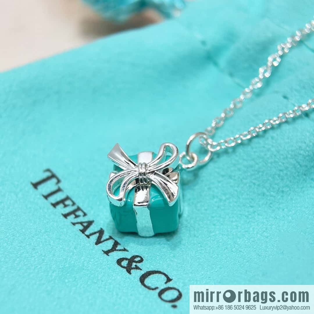 ❗️New ❗️ New ☑️ TIFFANY & Co. gift box necklace