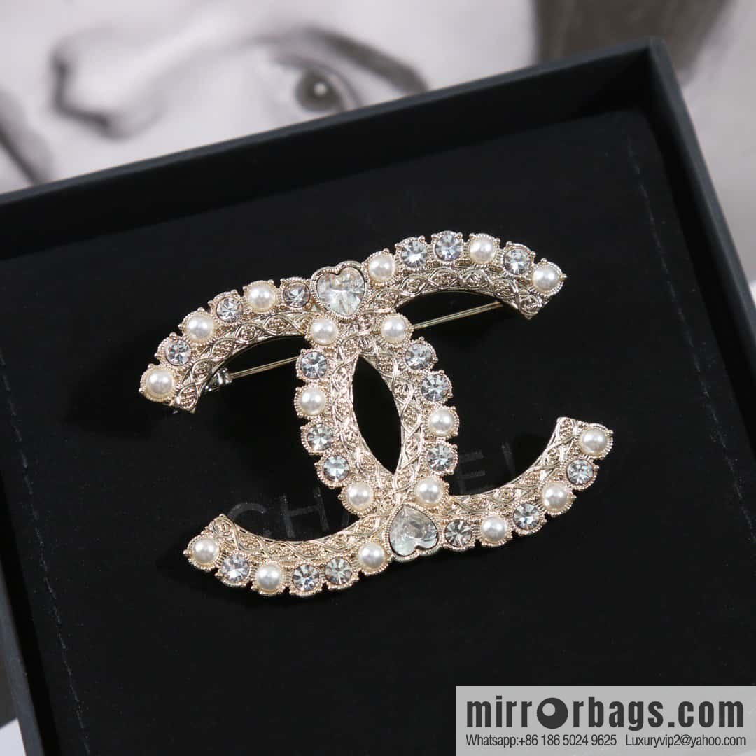 ☀️New ☑️ Chanel double c love peach heart full diamond brooch ☀️