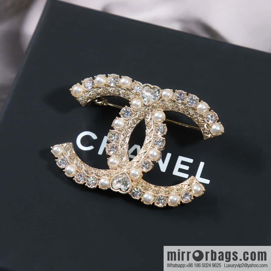☀️New ☑️ Chanel double c love peach heart full diamond brooch ☀️