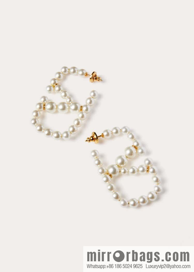 New ☑️ Valentino pearl stud earrings