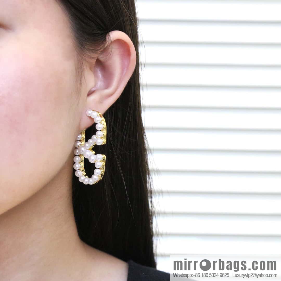 New ☑️ Valentino pearl stud earrings