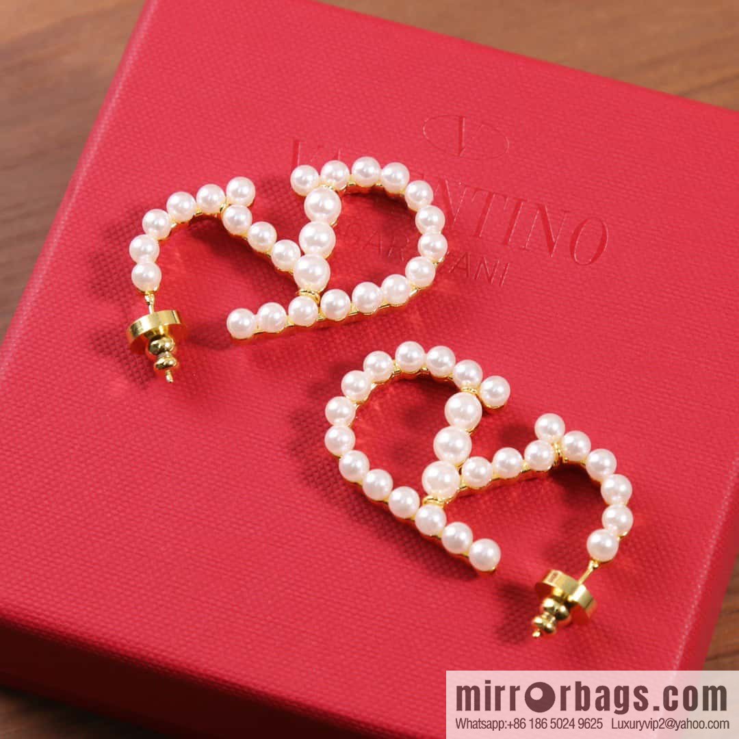 New ☑️ Valentino pearl stud earrings