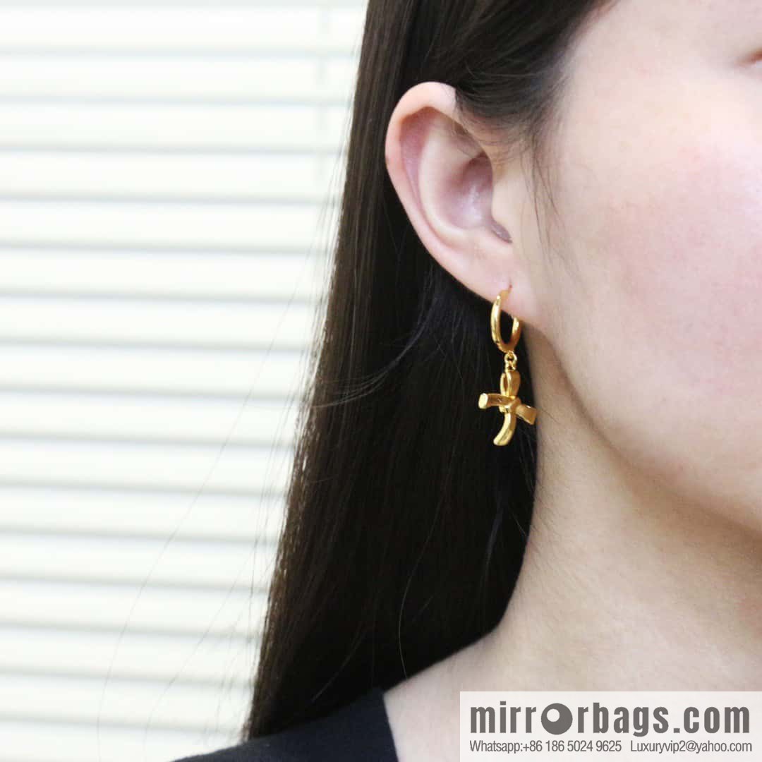 ☀New Fendi Fendi bow stud earrings ☀