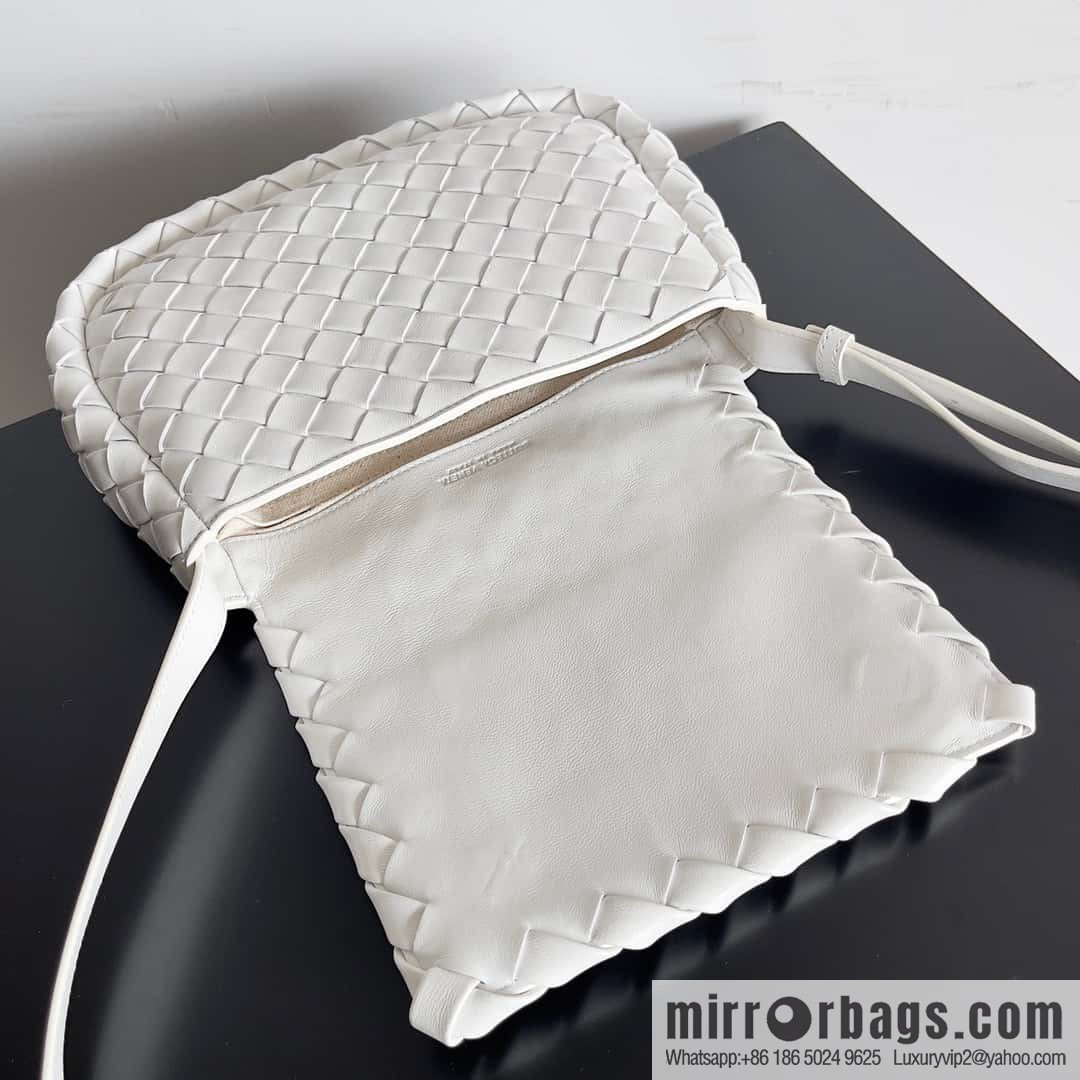 #B's new COBBLE Cobble Bag in early autumn of 2023 is the same as Stefanie Sun, model number: 755659.